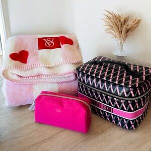 Victoria’s Secret Heart Valentine's Day Sherpa Blanket & Vanity Travel Case 3PC